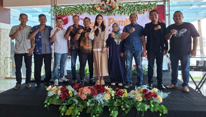 Pisah Sambut Kapolsek Besuki Sukses dan Meriah, Diwarnai Hiburan serta Penyerahan Cinderamata