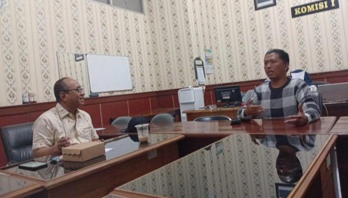 Eko Siti Jenar Dobrak Rapat DPRD Situbondo, Desak Evaluasi Kunker dan Tegakkan Efisiensi